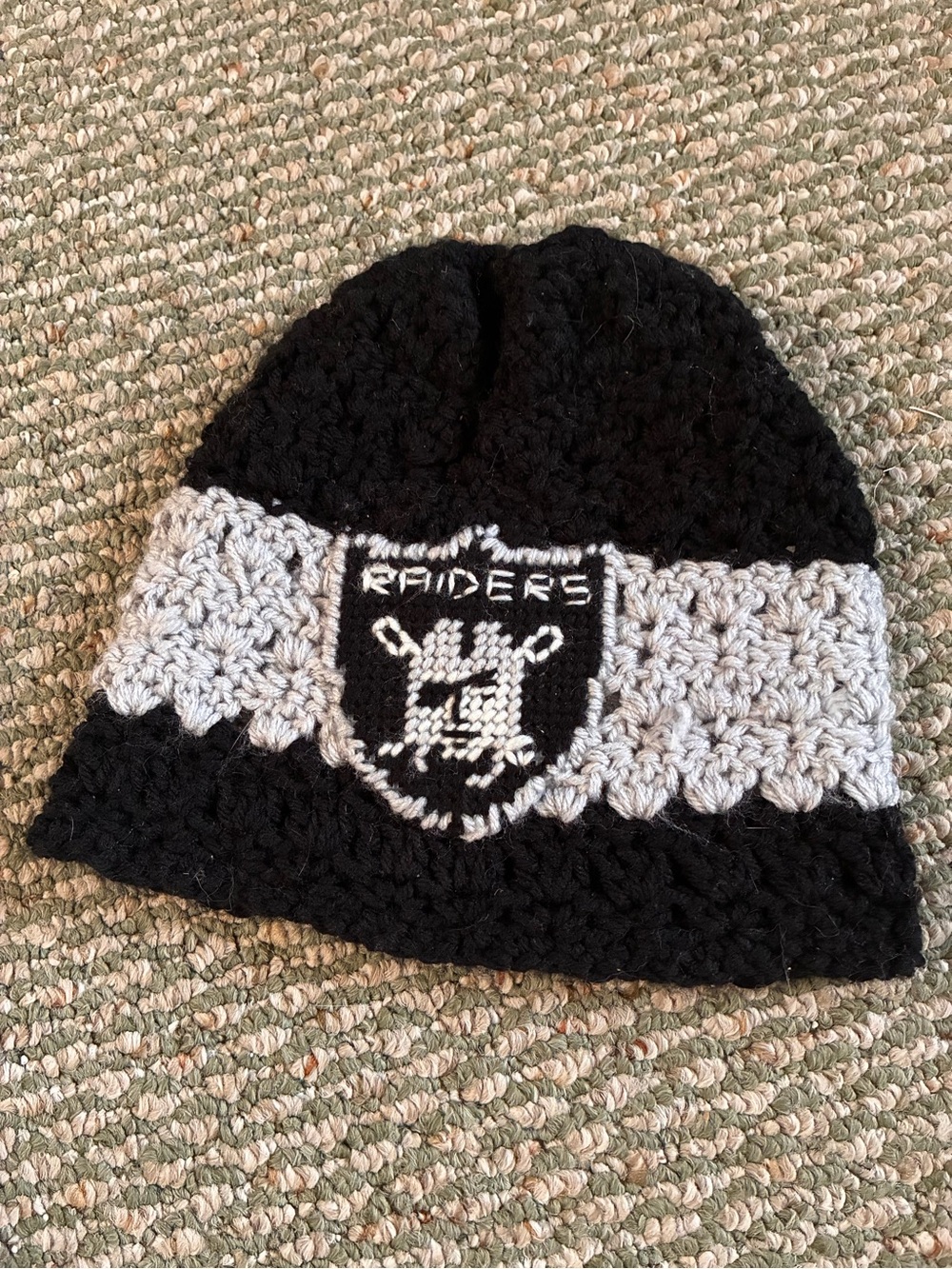 😎 Raiders Handmade beanie hat - Picture 5 of 7